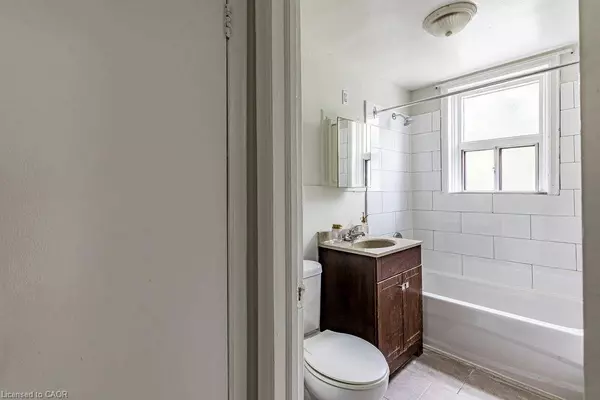 118 St. Joseph's Drive #201, Hamilton, ON L8N 2E7