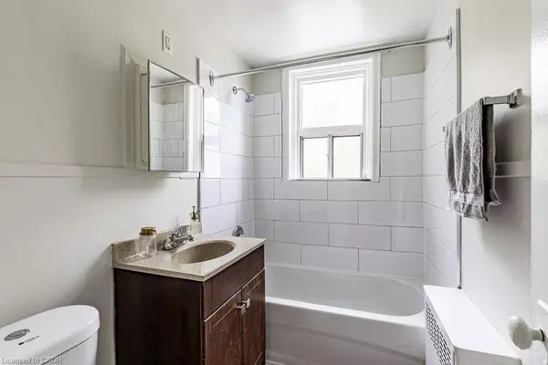 118 St. Joseph's Drive #201, Hamilton, ON L8N 2E7