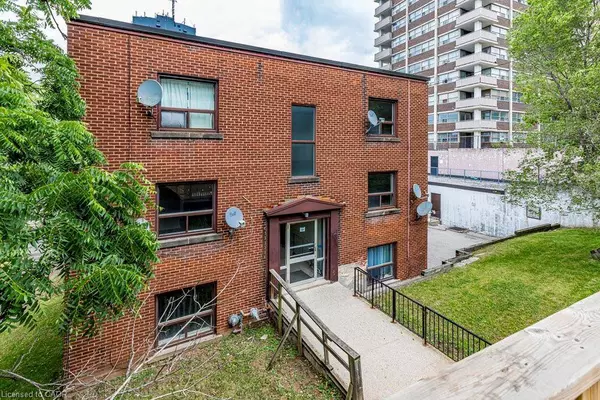 118 St. Joseph's Drive #201, Hamilton, ON L8N 2E7