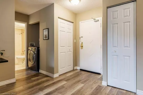 75 Glenburn Court #409, Hamilton, ON L8E 1C7