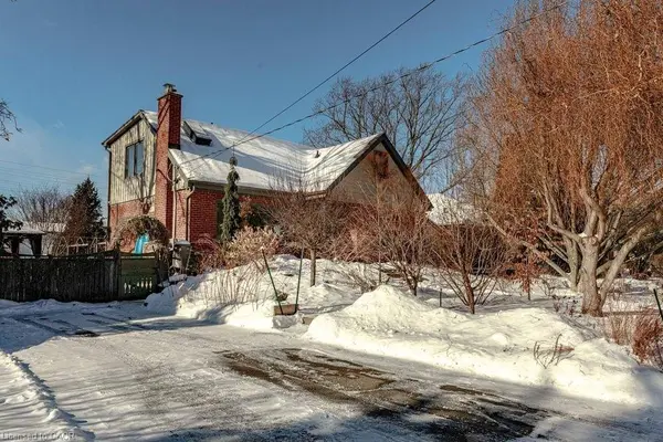 158 Ewen Road, Hamilton, ON L8S 3C7