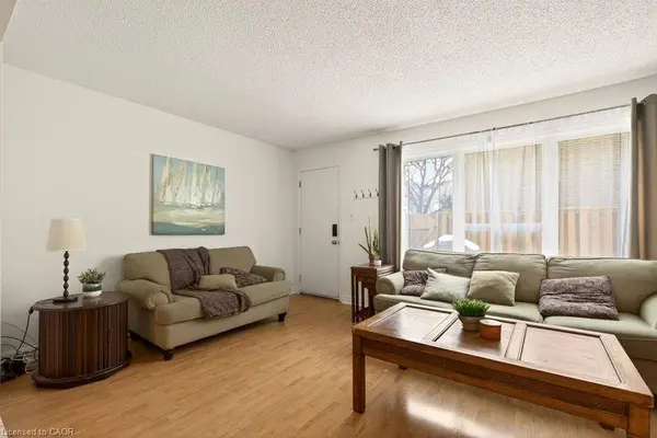 82 San Remo Drive, Hamilton, ON L9C 5N6