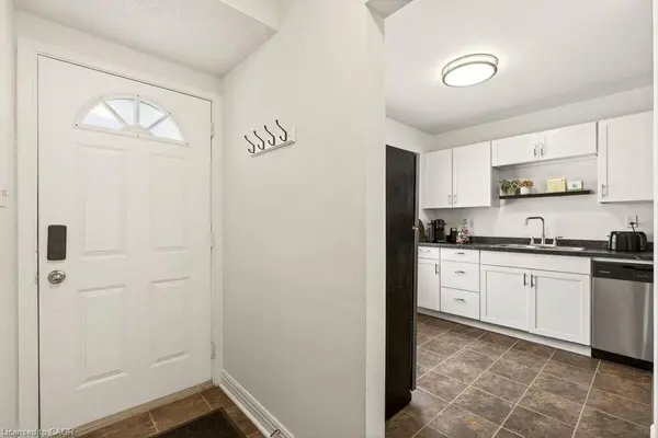 82 San Remo Drive, Hamilton, ON L9C 5N6