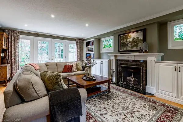 27 Lovers Lane, Ancaster, ON L9G 1G4