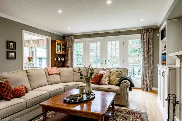 27 Lovers Lane, Ancaster, ON L9G 1G4