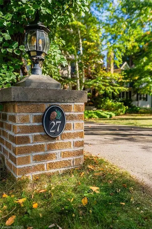 27 Lovers Lane, Ancaster, ON L9G 1G4