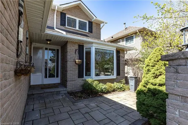 2391 Arnold Crescent, Burlington, ON L7F 4J2