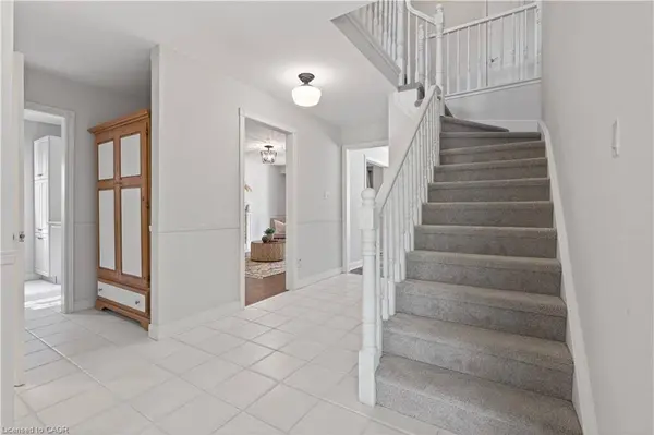 2391 Arnold Crescent, Burlington, ON L7F 4J2
