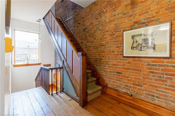 212 Bay Street S, Hamilton, ON L8P 3J1