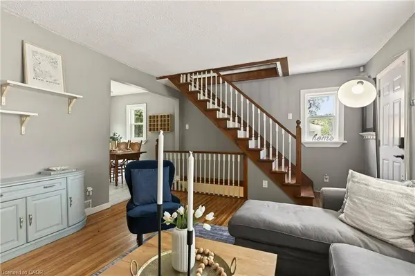 7 East Street N, Dundas, ON L9H 1N6