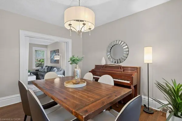 427 Jackson ST, Hamilton, ON L8P 1N3