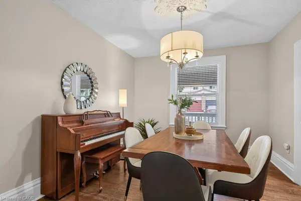 427 Jackson ST, Hamilton, ON L8P 1N3