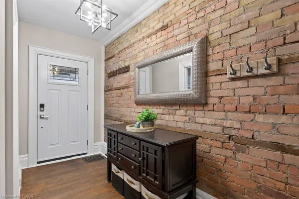427 Jackson ST, Hamilton, ON L8P 1N3