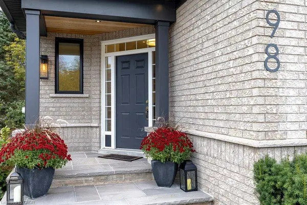 98 Moore Crescent, Ancaster, ON L9G 4Z6