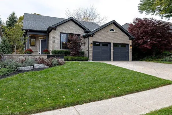 98 Moore CRES, Ancaster, ON L9G 4Z6