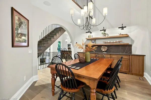 98 Moore Crescent, Ancaster, ON L9G 4Z6