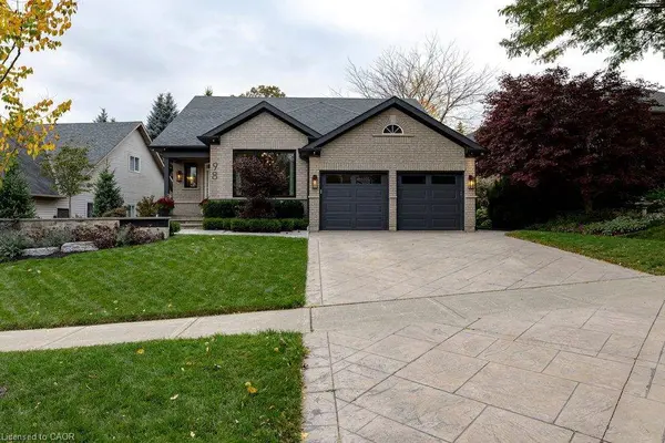 98 Moore Crescent, Ancaster, ON L9G 4Z6
