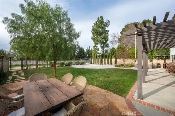 25307 Avenida Ronada, Valencia, CA 91355