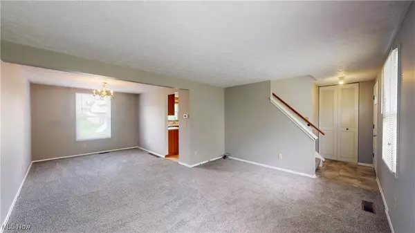 2332 Birch Trace DR, Austintown, OH 44515