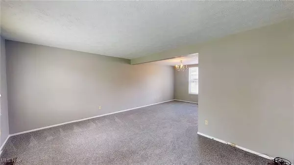 2332 Birch Trace DR, Austintown, OH 44515