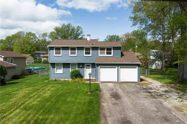 2332 Birch Trace DR, Austintown, OH 44515