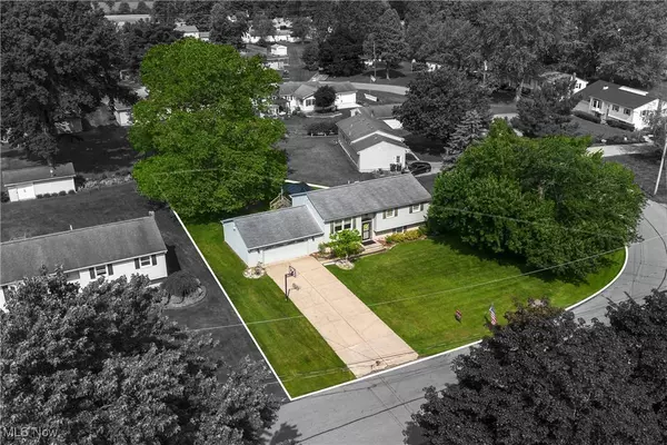 9863 Deltona DR, New Middletown, OH 44442