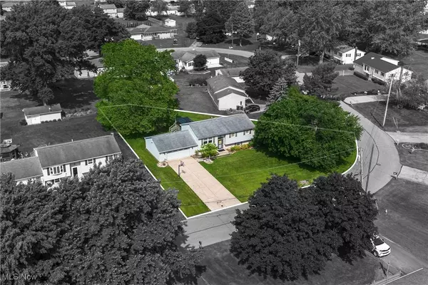 9863 Deltona DR, New Middletown, OH 44442