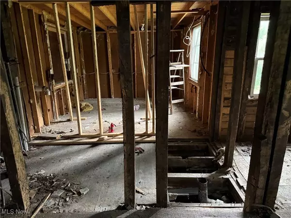 11618 South AVE, North Lima, OH 44452