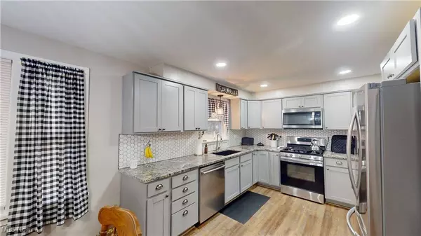 839 Edenridge DR, Youngstown, OH 44512