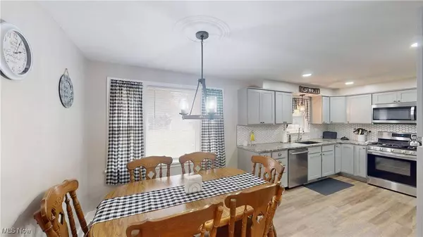 839 Edenridge DR, Youngstown, OH 44512