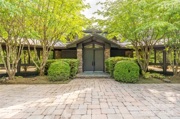 130 Piney Ridge LN, Saluda, NC 28773