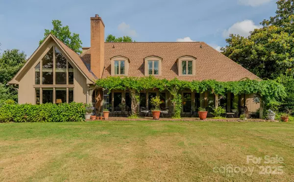 144 Silver Fox LN, Tryon, NC 28782