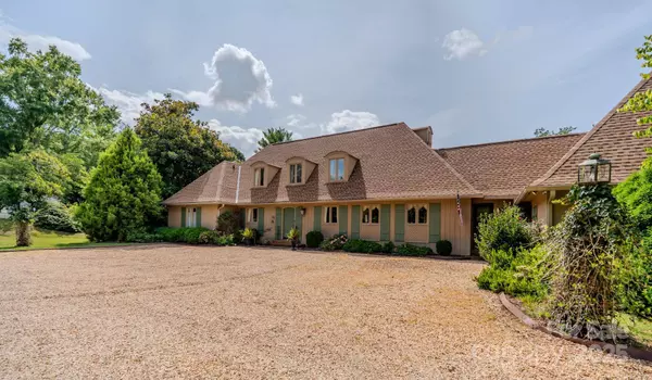 144 Silver Fox LN, Tryon, NC 28782