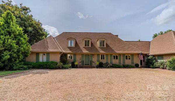 144 Silver Fox LN, Tryon, NC 28782