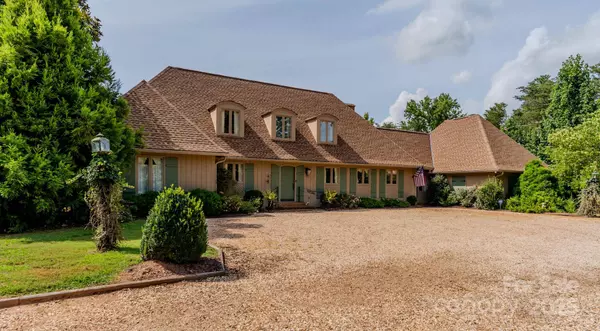 144 Silver Fox LN, Tryon, NC 28782