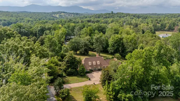 144 Silver Fox LN, Tryon, NC 28782