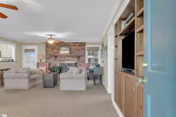 10065 New Cut Road, Campobello, SC 29322