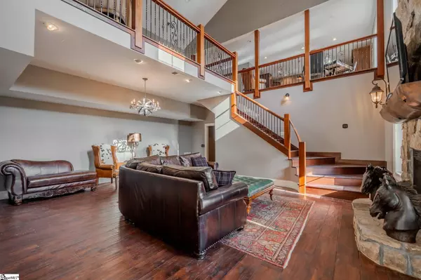 137 W Waters Edge Lane, West Union, SC 29696