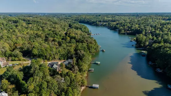 137 W Waters Edge Lane, West Union, SC 29696