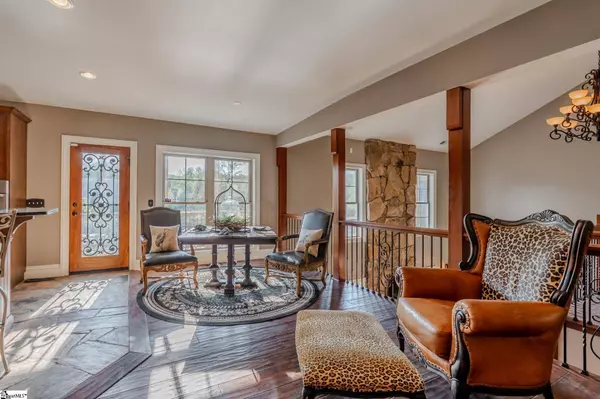 137 W Waters Edge Lane, West Union, SC 29696