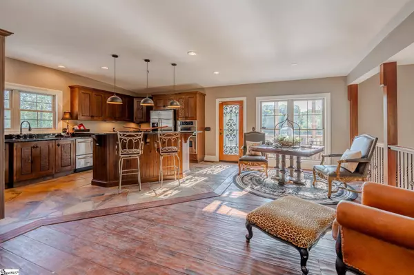 137 W Waters Edge Lane, West Union, SC 29696