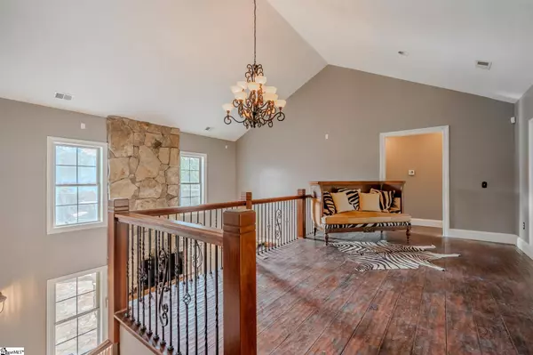 137 W Waters Edge Lane, West Union, SC 29696