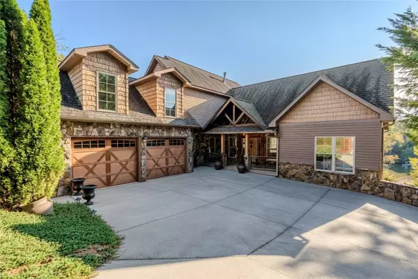 137 W Waters Edge LN, West Union, SC 29696