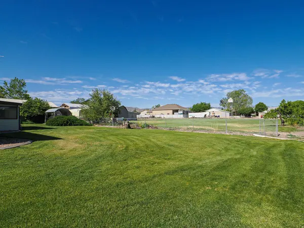 12366 S MOUNTAIN VIEW DR W, Riverton, UT 84065