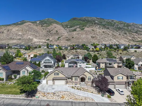 9502 N AZTEC DR, Cedar Hills, UT 84062