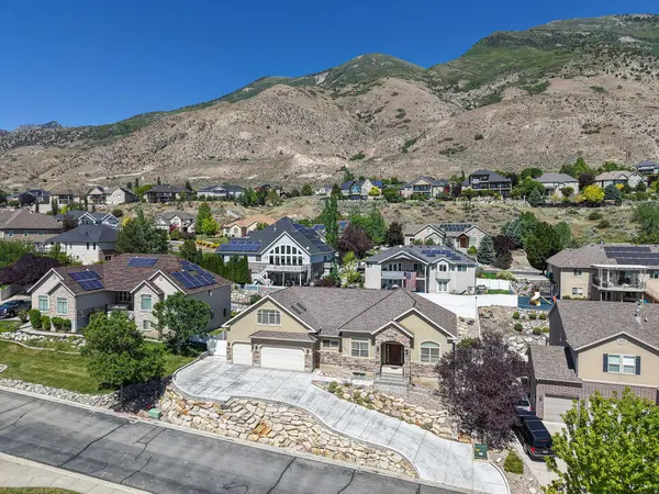 9502 N AZTEC DR, Cedar Hills, UT 84062