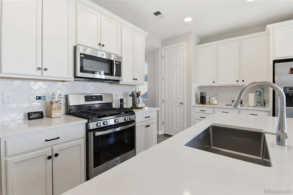 924 N Waterloo ST, Aurora, CO 80018