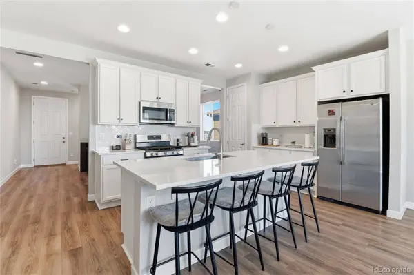 924 N Waterloo ST, Aurora, CO 80018