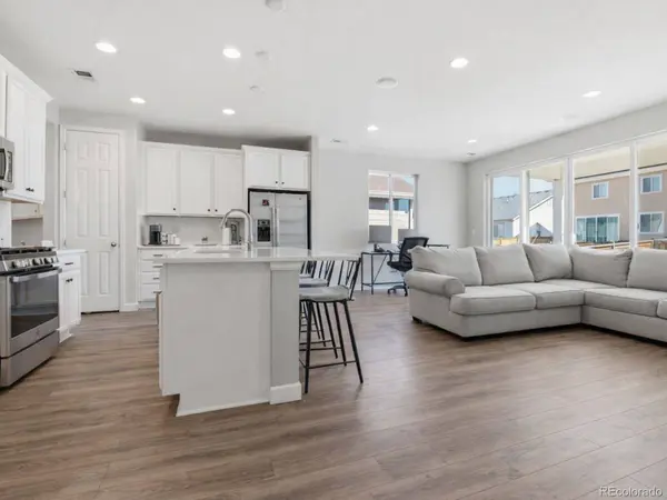 924 N Waterloo ST, Aurora, CO 80018