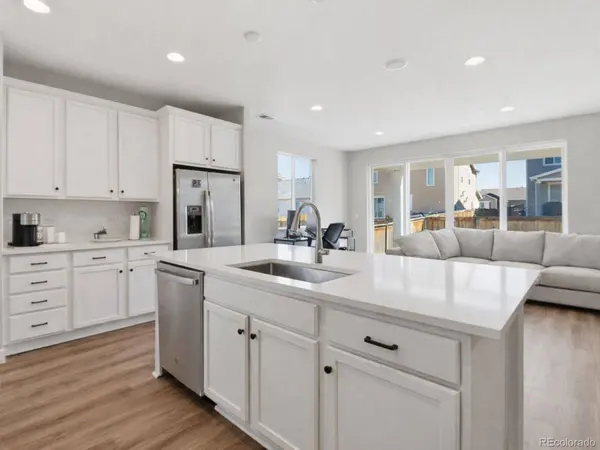 924 N Waterloo ST, Aurora, CO 80018